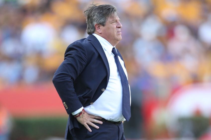 Miguel Herrera en un partido de Tigres