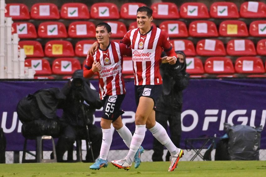 Sebastián Pérez Bouquet festejando un gol