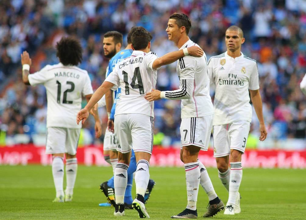 Chicharito celebra con Cristiano Ronaldo