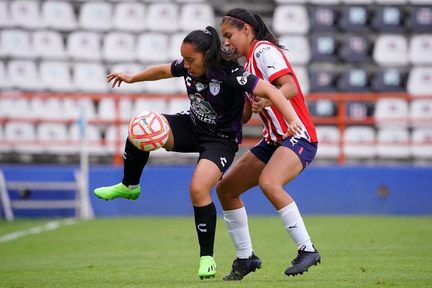 Charlyn Corral en acción con Pachuca