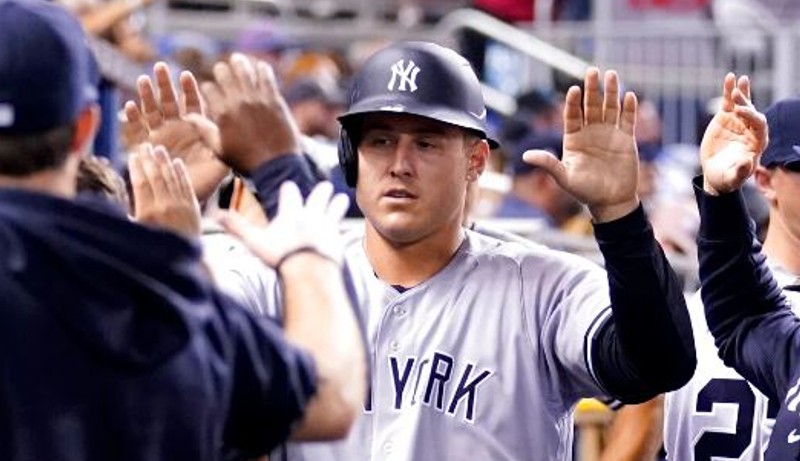 Rizzo celebra en dogout de Yankees