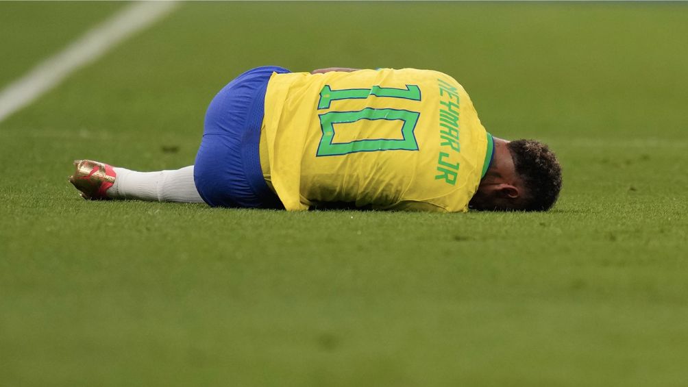 Neymar tras sufrir su lesión ante Serbia en Qatar 2022