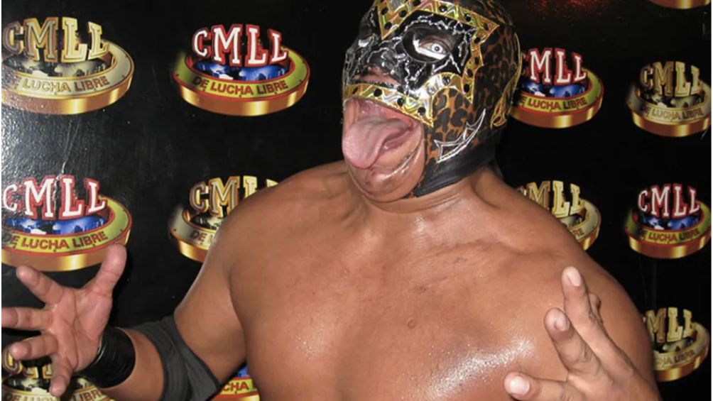 Mr Niebla tras ganar en el CMLL