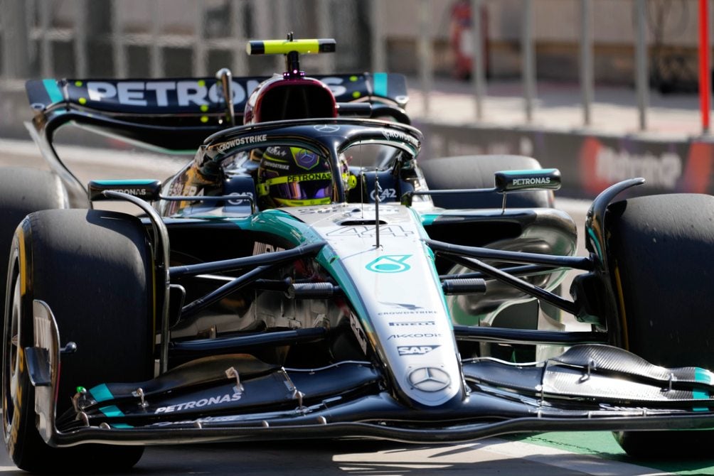 Mercedes durante las prácticas libres en Baréin