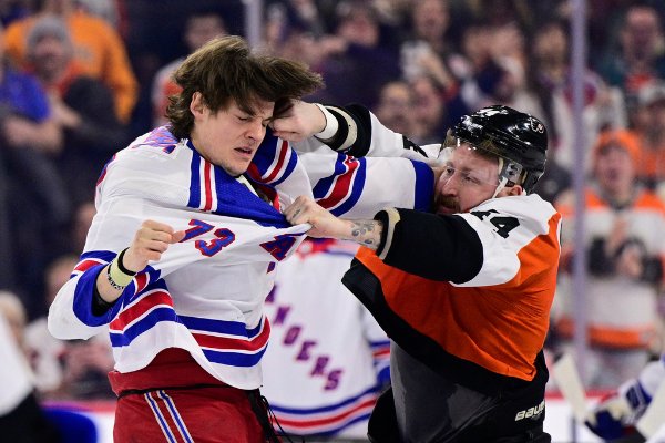 Rempe pelea contra un jugador de Flyers