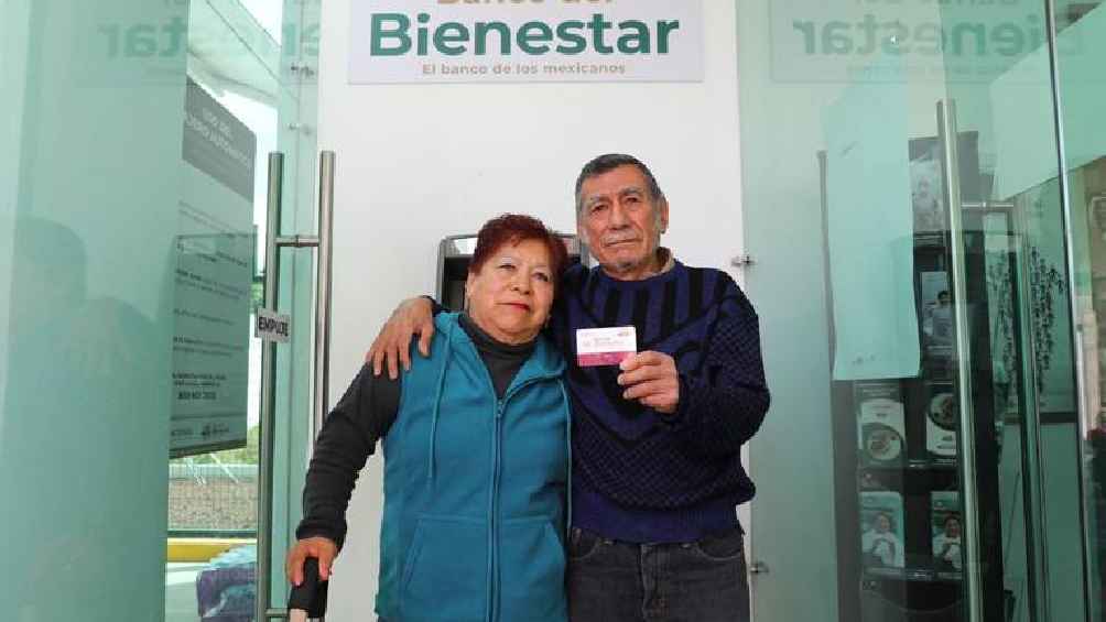 Actualmente los adultos mayores que viven en México reciben 6 mil pesos bimestrales. 