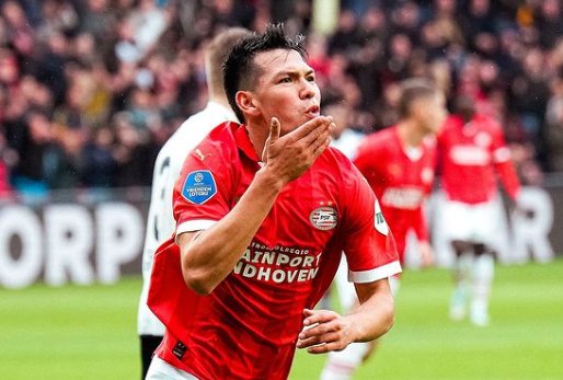 Lozano celebra un gol con PSV