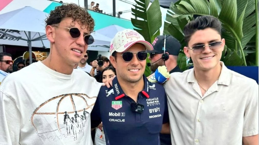 Igor y Reyes con Sergio Pérez en el GP de Miami