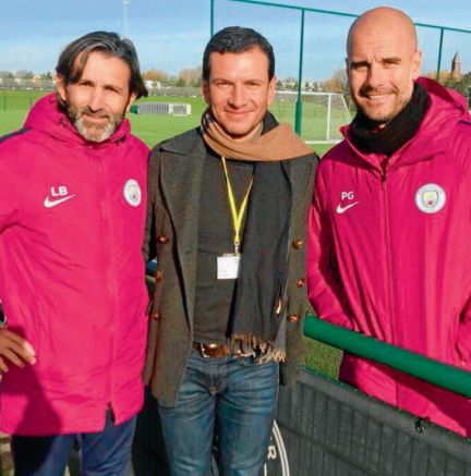 Lozano posa junto a Pep Guardiola