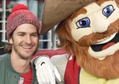 Tu amigable vecino… ¿Sourdough Sam? Andrew Garfield y su encuentro con la mascota de los Niners Tu amigable vecino… ¿Sourdough Sam? Andrew Garfield y su encuentro con la mascota de los Niners