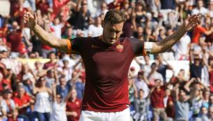 Francesco totti celebrando su anotación 300 con la Roma