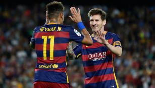 Leo Messi celebra un gol con Neymar