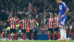 Southampton celebra uno de los goles en Stamford Bridge