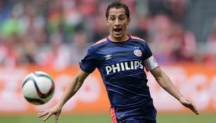 Andrés Guardado en un partido con el PSV Eindhoven