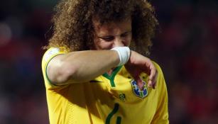 David Luiz se lamenta en partido con Brasil