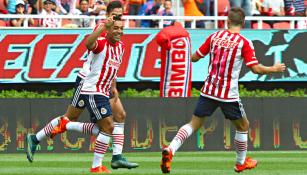 Marco Fabián celebra su gol contra el Puebla