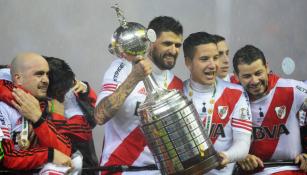 Futbolistas de River Plate levantan la Copa Libertadores