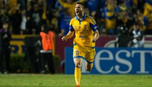 Gignac festeja un gol con Tigres