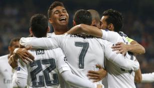 Jugadores del Real Madrid festejan la victoria contra el Malmo