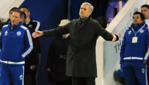 José Mourinho reclama en juego del Chelsea