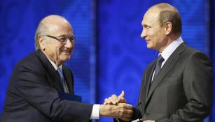 Blatter saluda a Putin durante evento