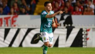 Aldo Rocha en festejo de gol contra Veracruz