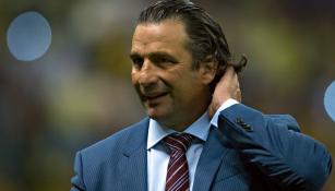 Juan Antonio Pizzi en el banquillo de León