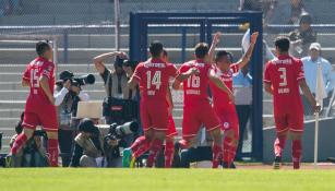 Los jugadores de Toluca celebran un gol