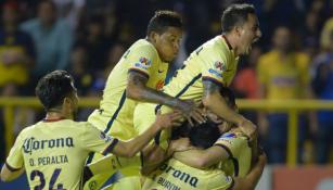 Jugadores del América festejan una anotación contra Dorados 