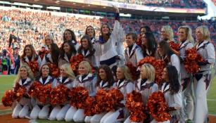 Las porristas de los Broncos durante un partido