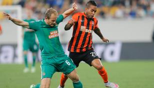 Teixeira disputa un partido con el Shakhtar