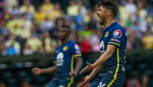 Oribe Peralta grita durante el partido contra Santos