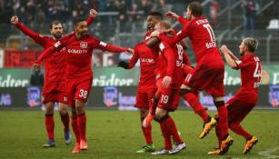 Jugadores del Bayer Leverkusen celebran el gol frente al Darsmstadt