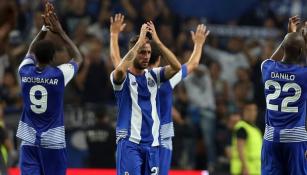 Layún aplaude tras un juego del Porto
