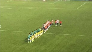 León y Chivas antes de iniciar el partido