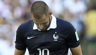 Benzema, cabizbajo en un juego de Francia