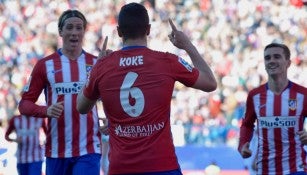 Koke celebrando su anotación con Torres y Griezmann