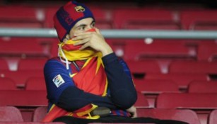 Fanático culé medita en Camp Nou