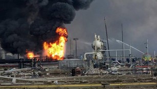 Petroquímica en Veracruz arde tras explosión