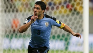 Luis Suárez festeja una anotación con Uruguay