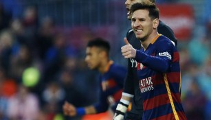 Messi saluda a la banca del Barcelona