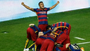 Los jugadores del Barcelona celebran el gol frente al Sevilla
