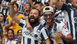 Aficionados del Monterrey en el Estadio BBVA Bancomer