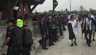 Elementos de seguridad resguardan Estadio BBVA