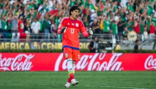 Ochoa festeja un gol del Tri
