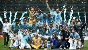 El plantel de los Tuzos festeja tras ser Campeón del Clausura 2016