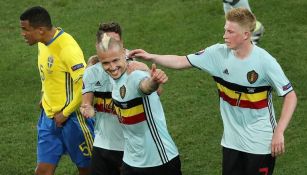 Radja Nainggolan celebra el gol que le marcó a Suecia en la Eurocopa