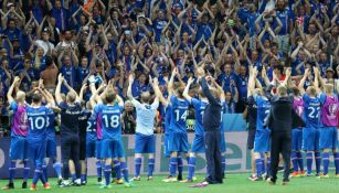 Islandia celebra con sus aficionados tras vencer a Inglaterra 