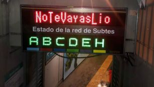 El letrero del metro de Buenos Aires con la frase No te vayas Lio