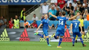 Los jugadores de Islandia celebran el segundo gol frente a Inglaterra